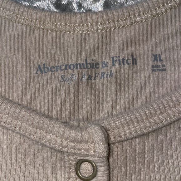 Abercrombie and Fitch light tan tank top with snap button center closure - Picture 3 of 5